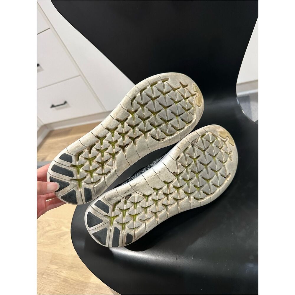 Mens 10.5 Nike Free Grey Knit Slip-On Sneakers with Black Elastic Cross Straps - Picture 6 of 7